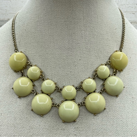 Beautiful Unsigned Light Gold Tone Light Green Acrylic Round Beaded Necklace - Picture 1 of 7